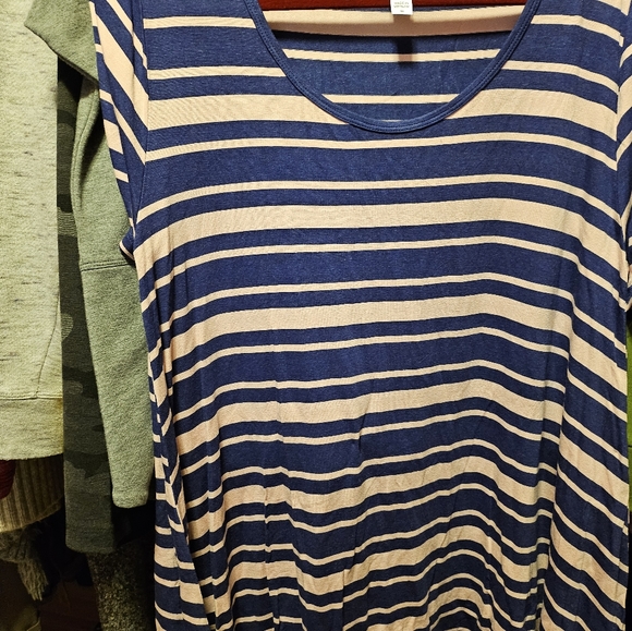 Lularoe Perfect T Size M NWT - Picture 2 of 6